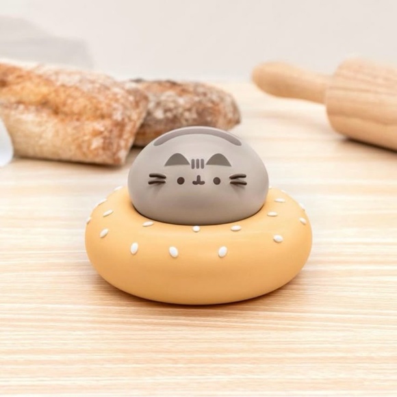 Pusheen Vinyl Figure - Carb Club/Cat Loaf Theme - Picture 1 of 6